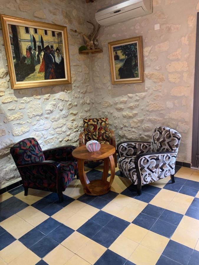 Logis Hotel Restaurant Hostellerie De La Tour Fontvieille Eksteriør bilde