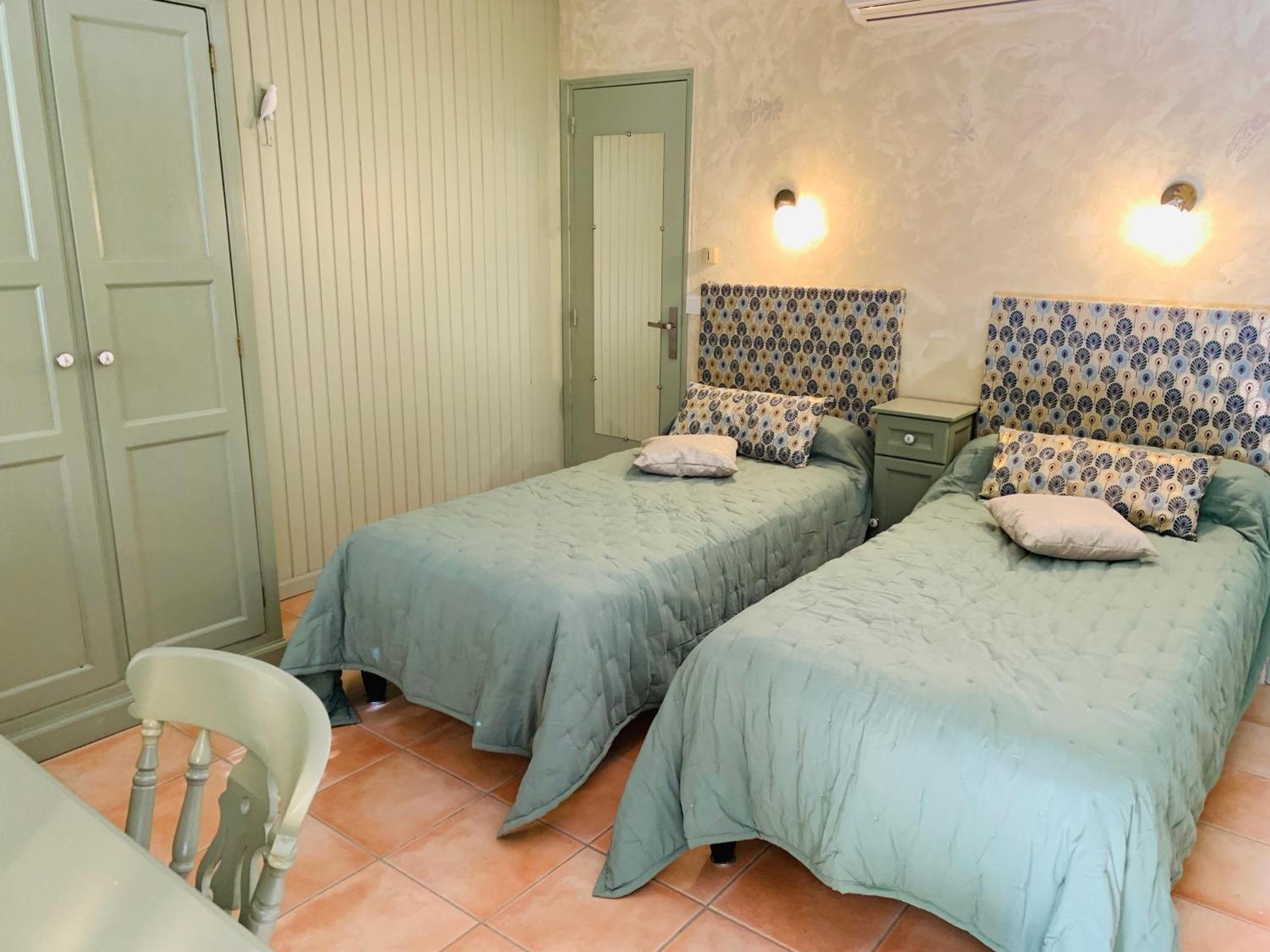 Logis Hotel Restaurant Hostellerie De La Tour Fontvieille Eksteriør bilde