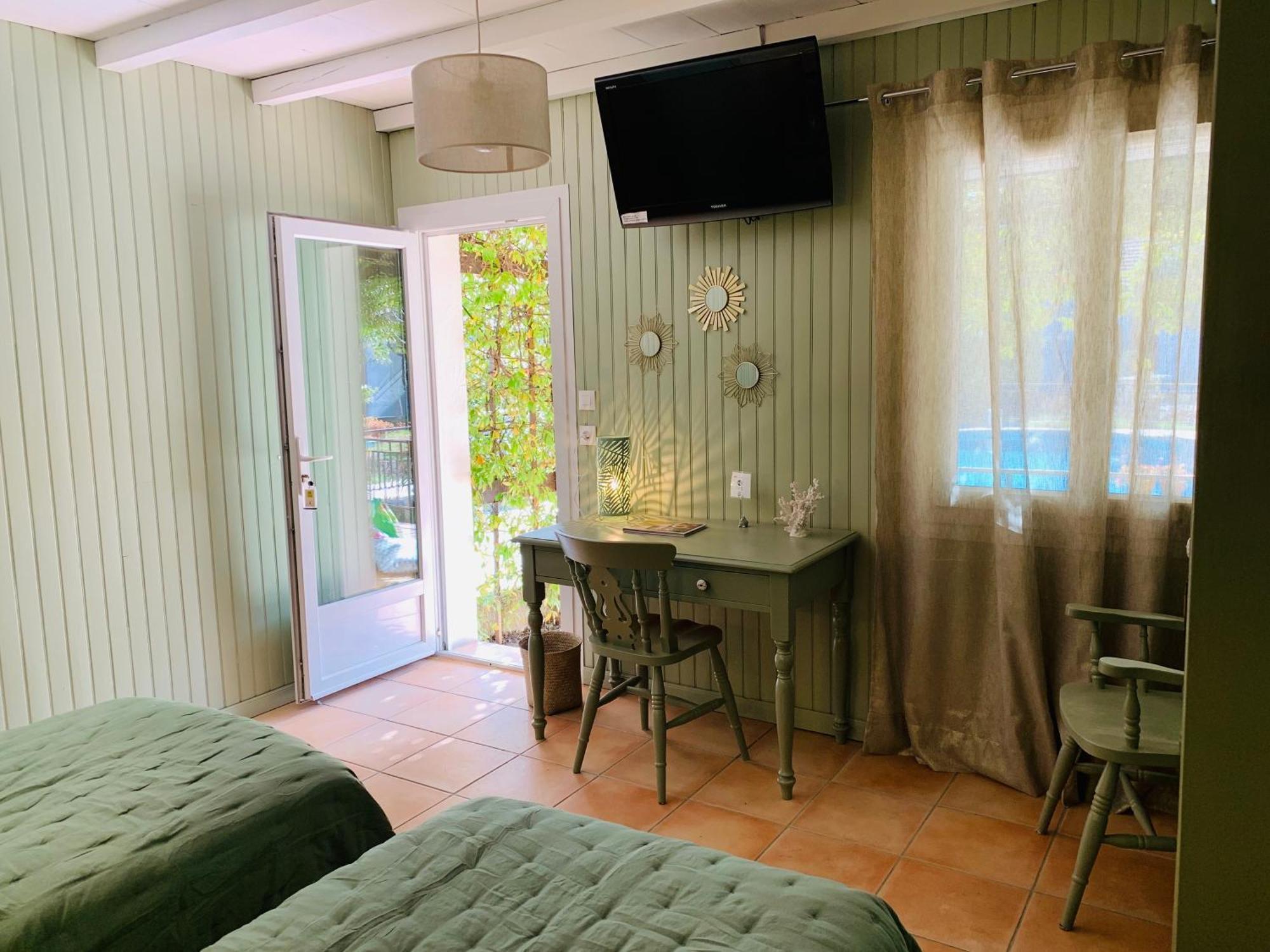 Logis Hotel Restaurant Hostellerie De La Tour Fontvieille Eksteriør bilde